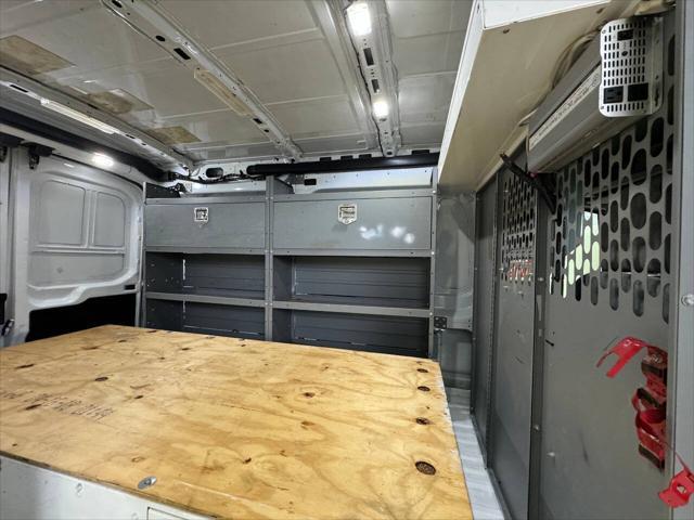 Photo of 2018 White Ford Transit-250