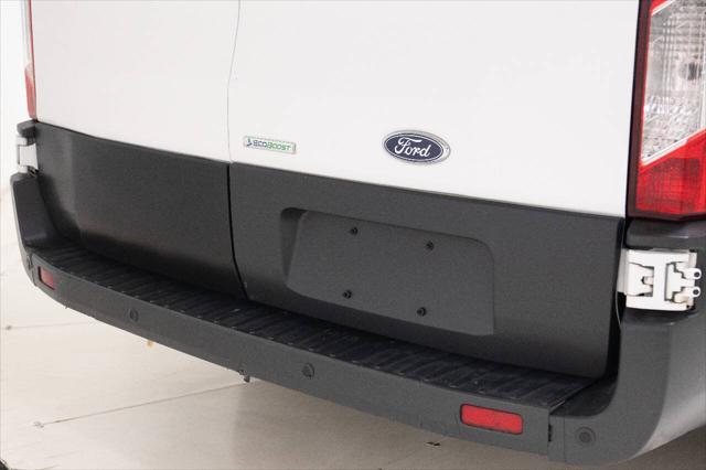 Photo of 2018 White Ford Transit-250