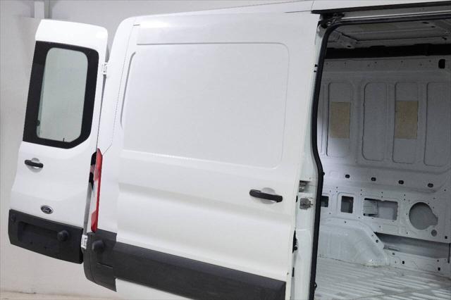 Photo of 2016 White Ford Transit-350