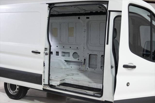 Photo of 2016 White Ford Transit-350