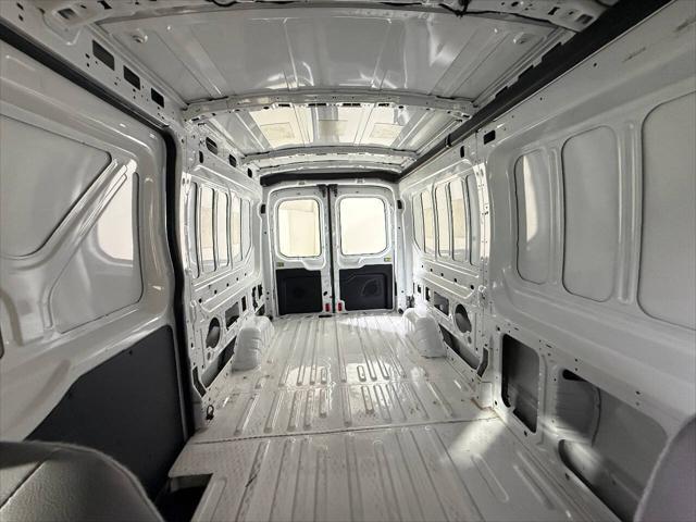 Photo of 2016 White Ford Transit-350