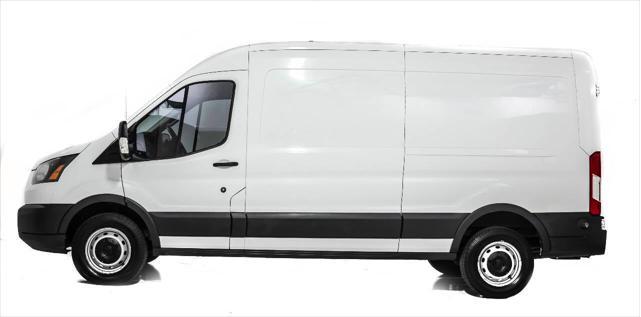 Photo of 2016 White Ford Transit-350