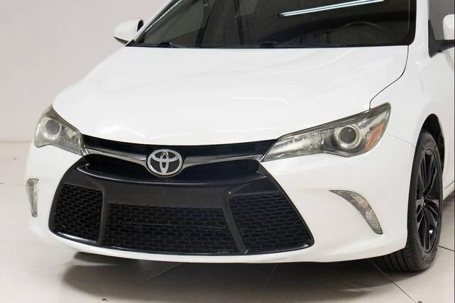 Photo of 2017 White Toyota Camry