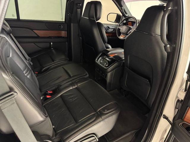 Photo of 2019 White Lincoln Navigator