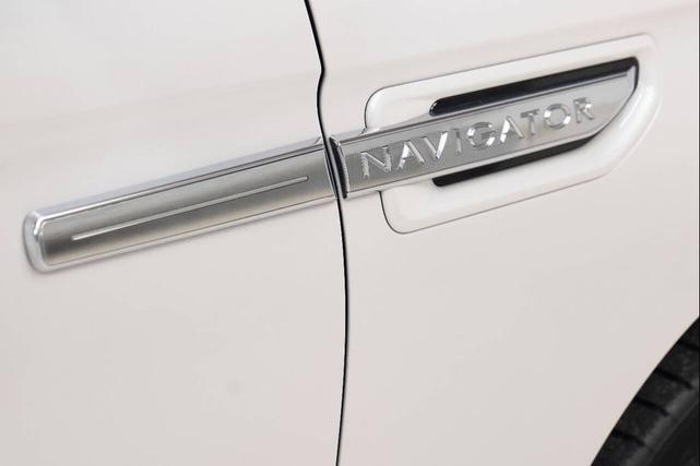 Photo of 2019 White Lincoln Navigator