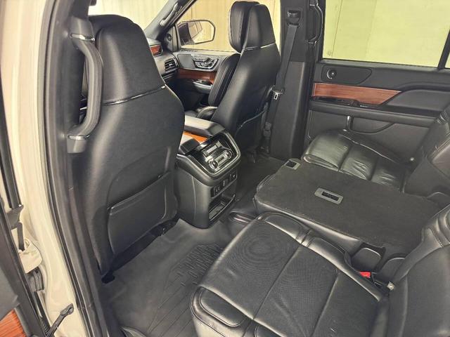 Photo of 2019 White Lincoln Navigator