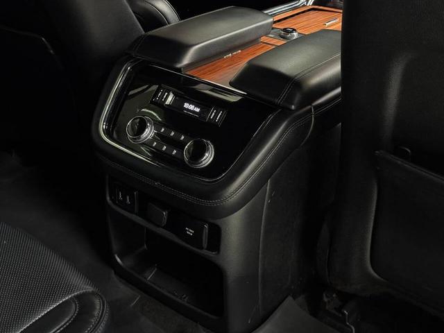 Photo of 2019 White Lincoln Navigator