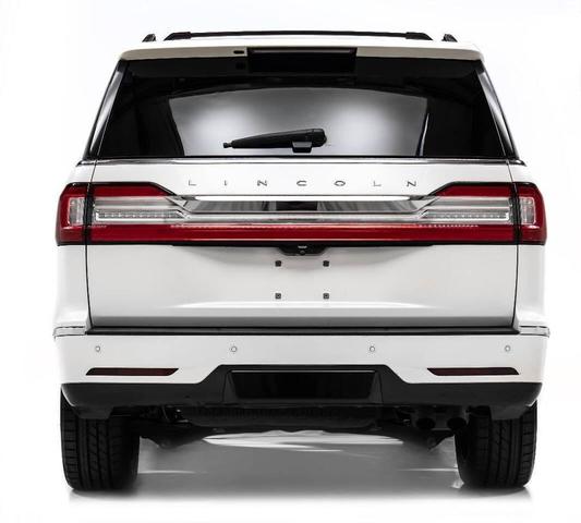 Photo of 2019 White Lincoln Navigator