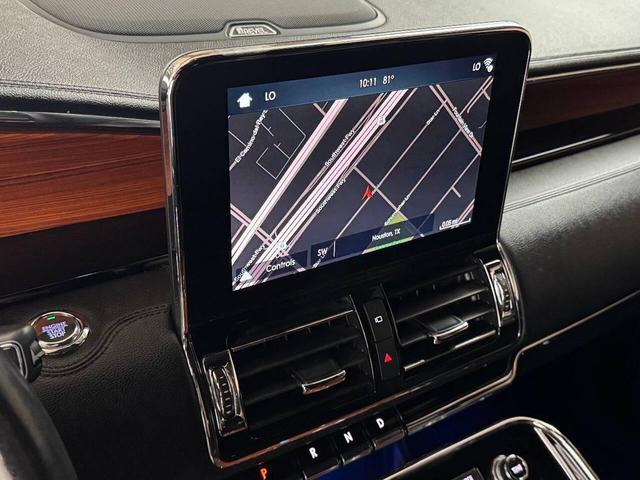 Photo of 2019 White Lincoln Navigator
