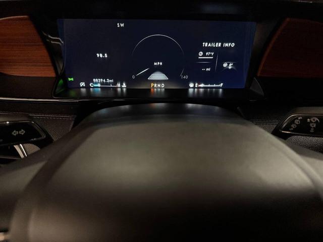 Photo of 2019 White Lincoln Navigator