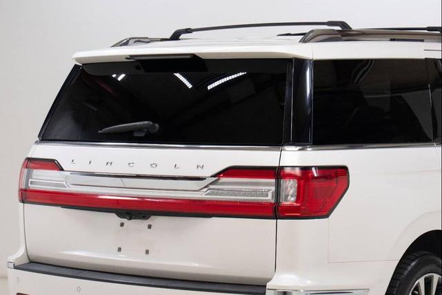 Photo of 2019 White Lincoln Navigator