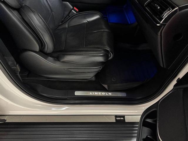 Photo of 2019 White Lincoln Navigator