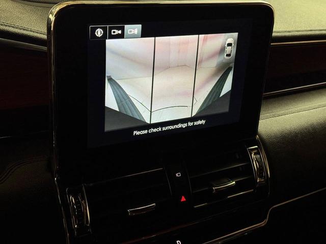 Photo of 2019 White Lincoln Navigator