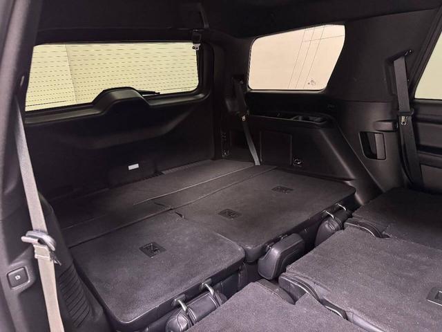 Photo of 2019 White Lincoln Navigator