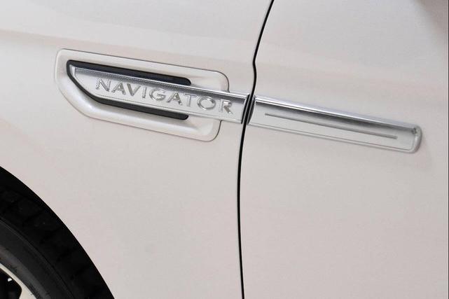 Photo of 2019 White Lincoln Navigator