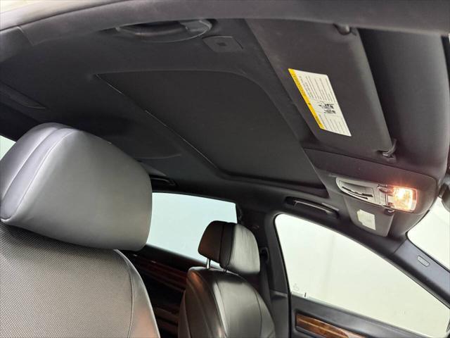 Photo of 2014 White BMW 750