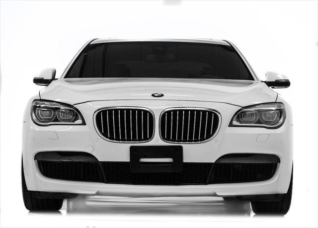 Photo of 2014 White BMW 750