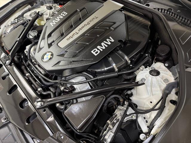Photo of 2014 White BMW 750