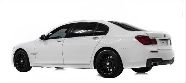 Photo of 2014 White BMW 750