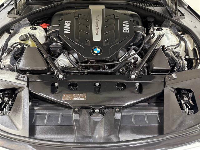 Photo of 2014 White BMW 750