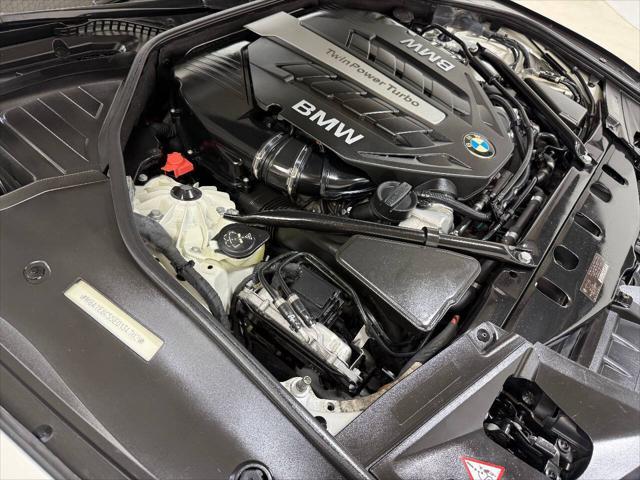 Photo of 2014 White BMW 750