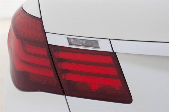 Photo of 2014 White BMW 750