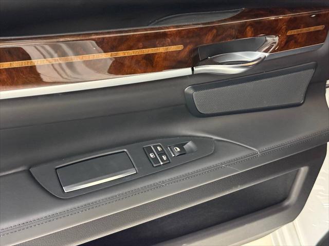 Photo of 2014 White BMW 750