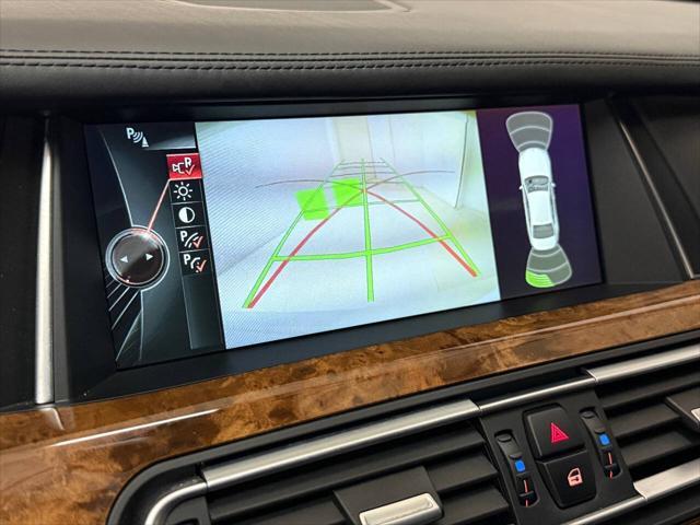 Photo of 2014 White BMW 750