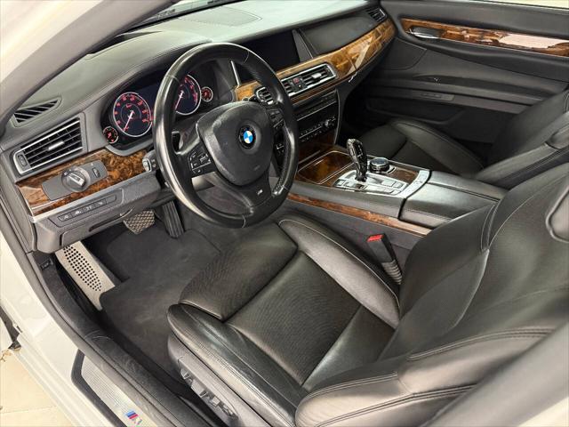 Photo of 2014 White BMW 750