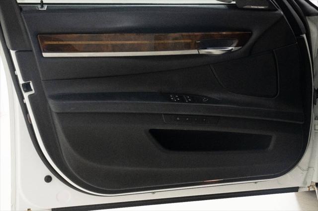 Photo of 2014 White BMW 750