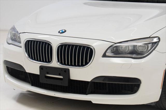 Photo of 2014 White BMW 750