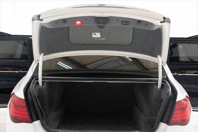 Photo of 2014 White BMW 750