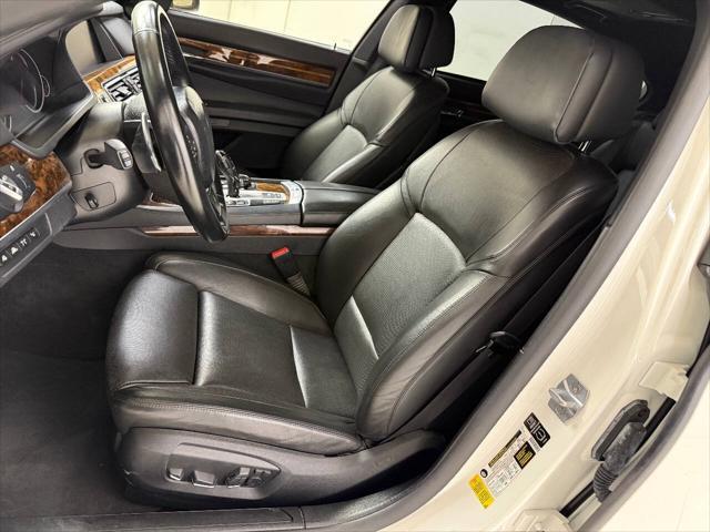 Photo of 2014 White BMW 750