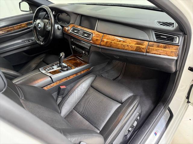 Photo of 2014 White BMW 750