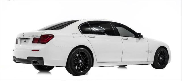 Photo of 2014 White BMW 750