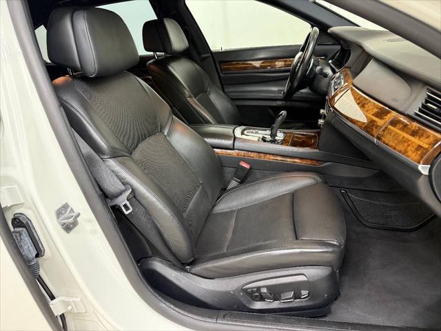 Photo of 2014 White BMW 750