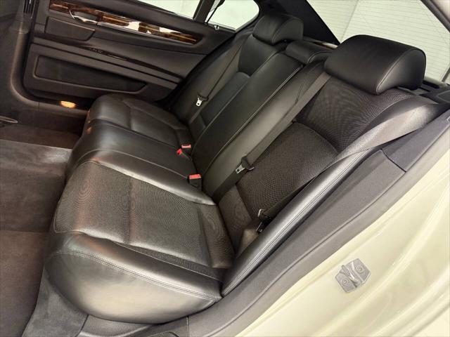 Photo of 2014 White BMW 750