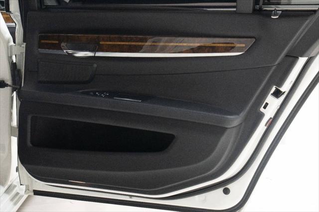 Photo of 2014 White BMW 750