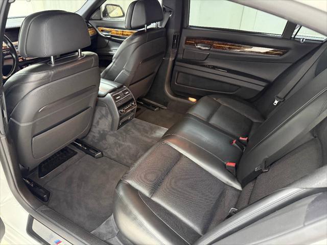 Photo of 2014 White BMW 750