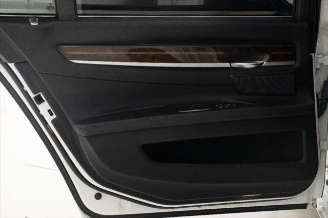 Photo of 2014 White BMW 750