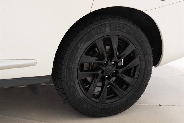 Photo of 2015 White INFINITI QX60