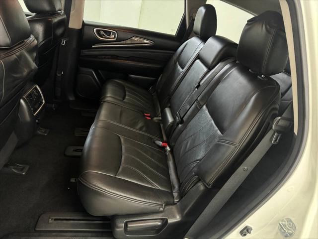 Photo of 2015 White INFINITI QX60