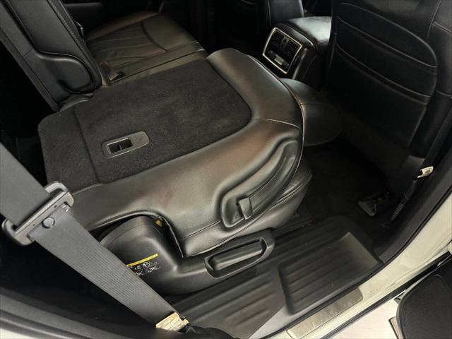 Photo of 2015 White INFINITI QX60