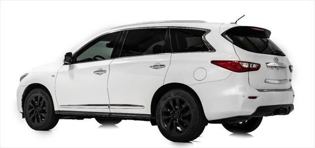 Photo of 2015 White INFINITI QX60