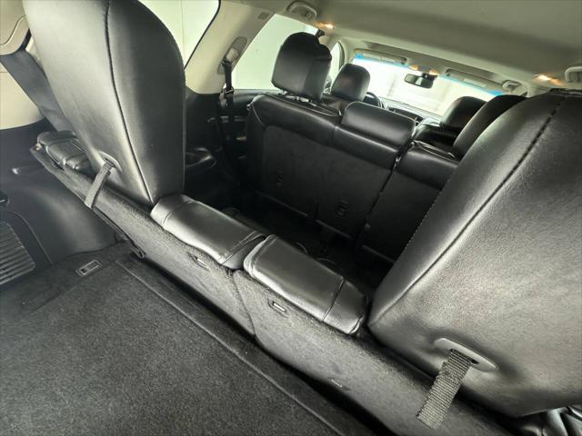Photo of 2015 White INFINITI QX60