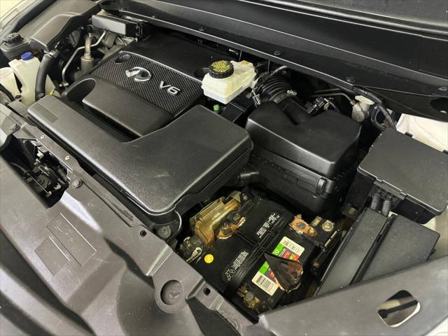 Photo of 2015 White INFINITI QX60