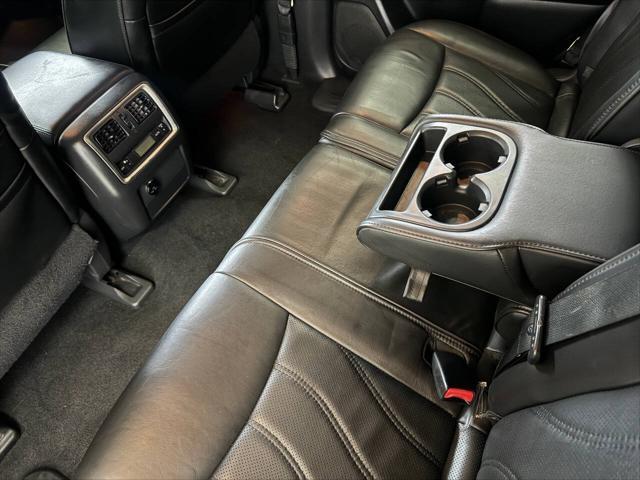 Photo of 2015 White INFINITI QX60