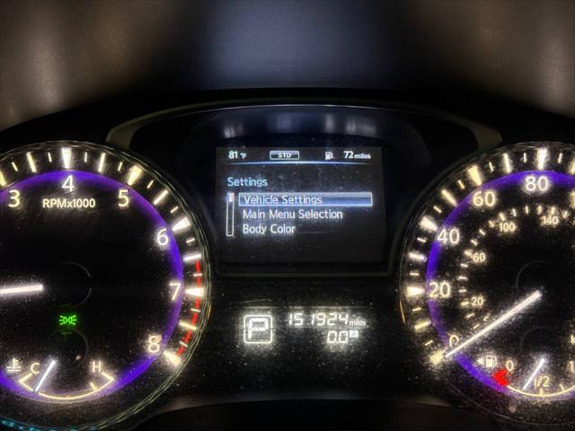 Photo of 2015 White INFINITI QX60