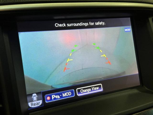 Photo of 2015 White INFINITI QX60