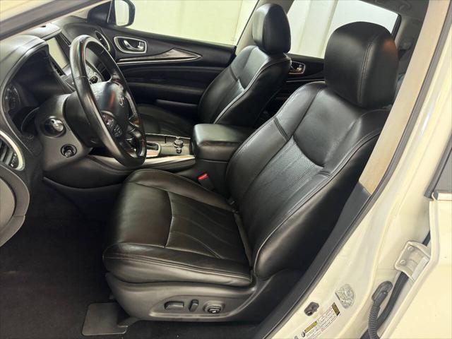 Photo of 2015 White INFINITI QX60